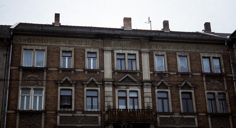 Dresden-Pieschen, Altpieschen 17, 1.12.1996.jpg - Bau-Tischlerei Richter - Firmen-Malerei A. Ruppers